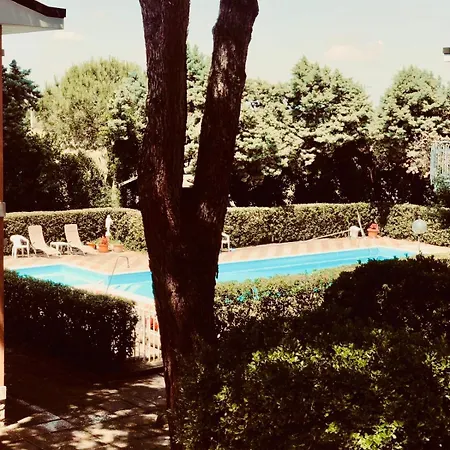 Con Piscina Condominiale